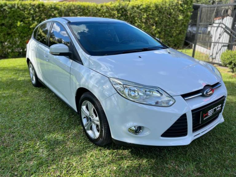 FORD - FOCUS - 2014/2015 - Branca - Sob Consulta