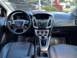 FORD - FOCUS - 2014/2015 - Branca - Sob Consulta