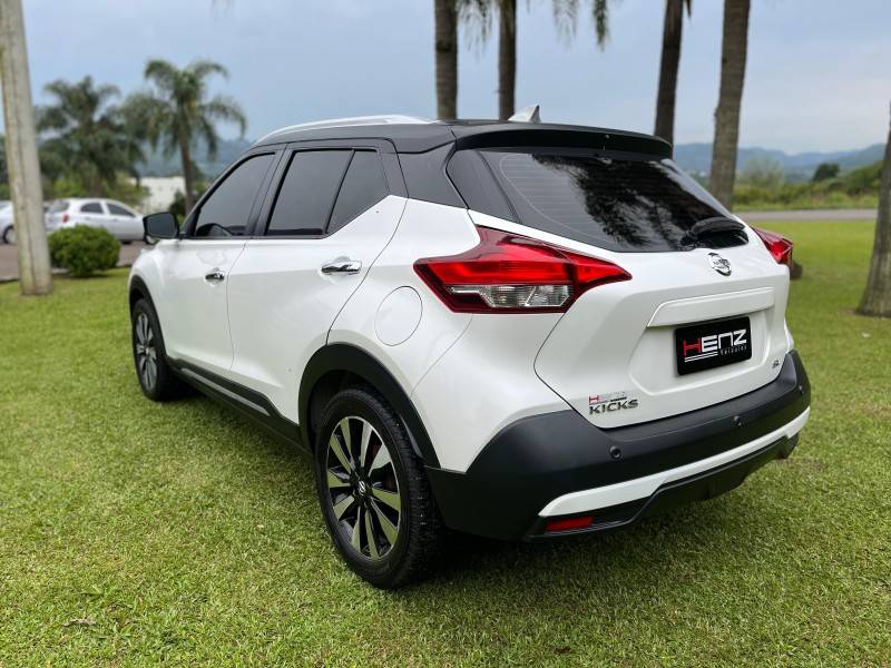 NISSAN - KICKS - 2020/2021 - Branca - Sob Consulta