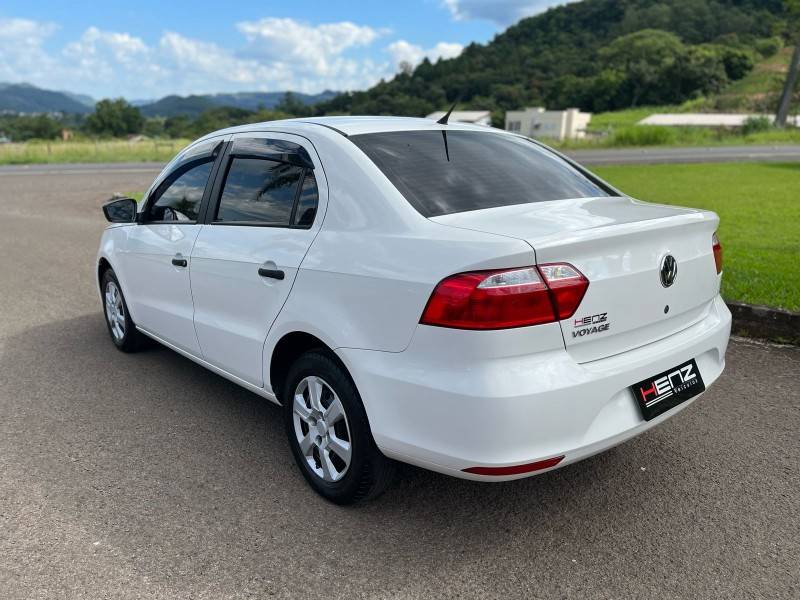 VOLKSWAGEN - VOYAGE - 2014/2015 - Branca - Sob Consulta